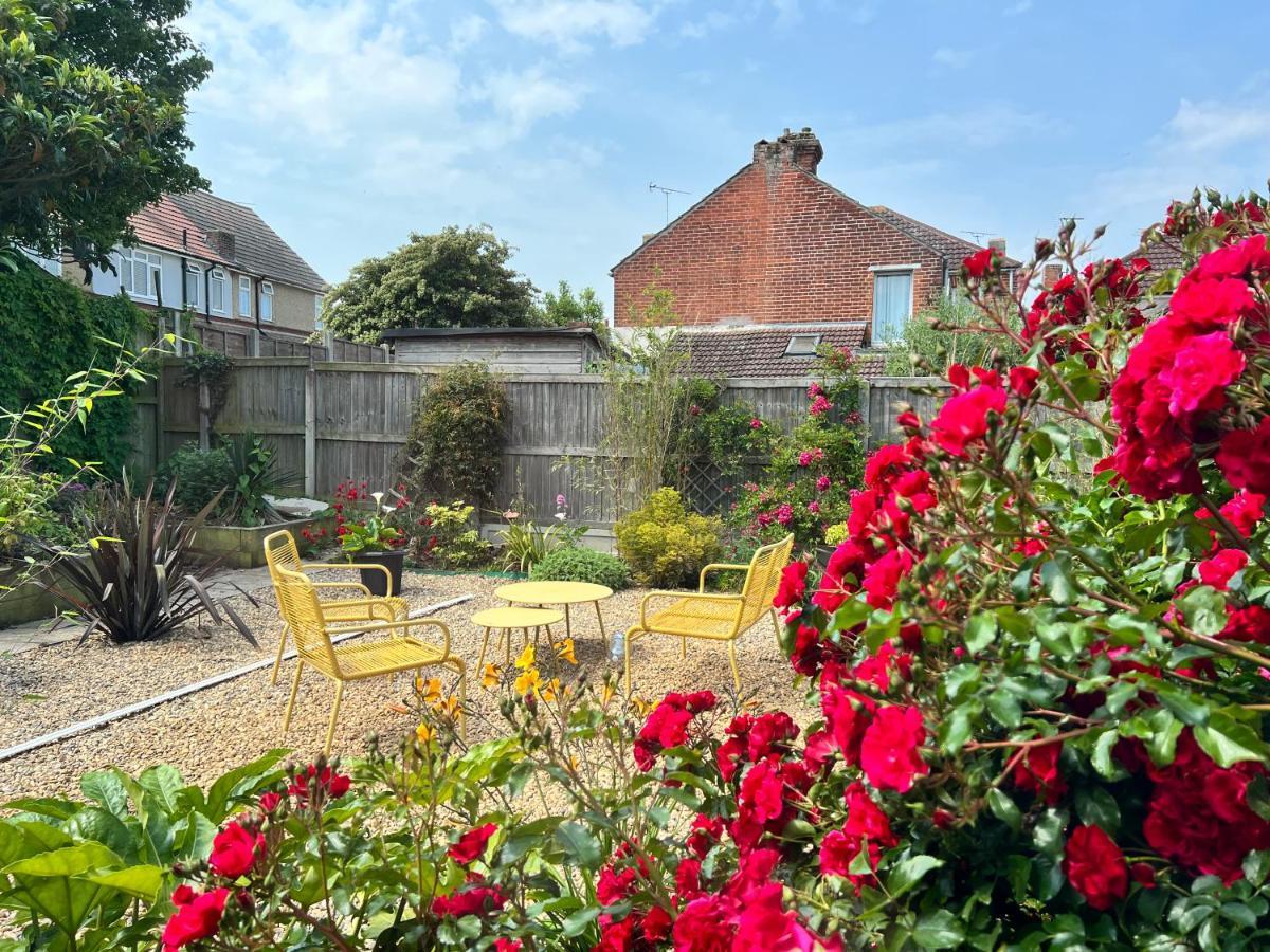 Gordon Villa - A Seaside Escape Harwich Exterior foto